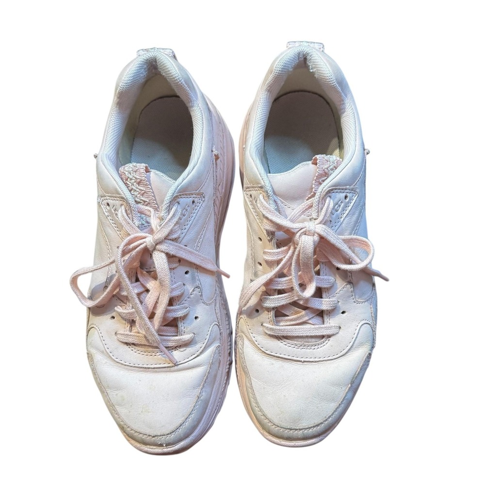 UGG Shoes Womens‎ Size 10 Pink Leather Trail Sneakers Lug Sole Comfort 1119714